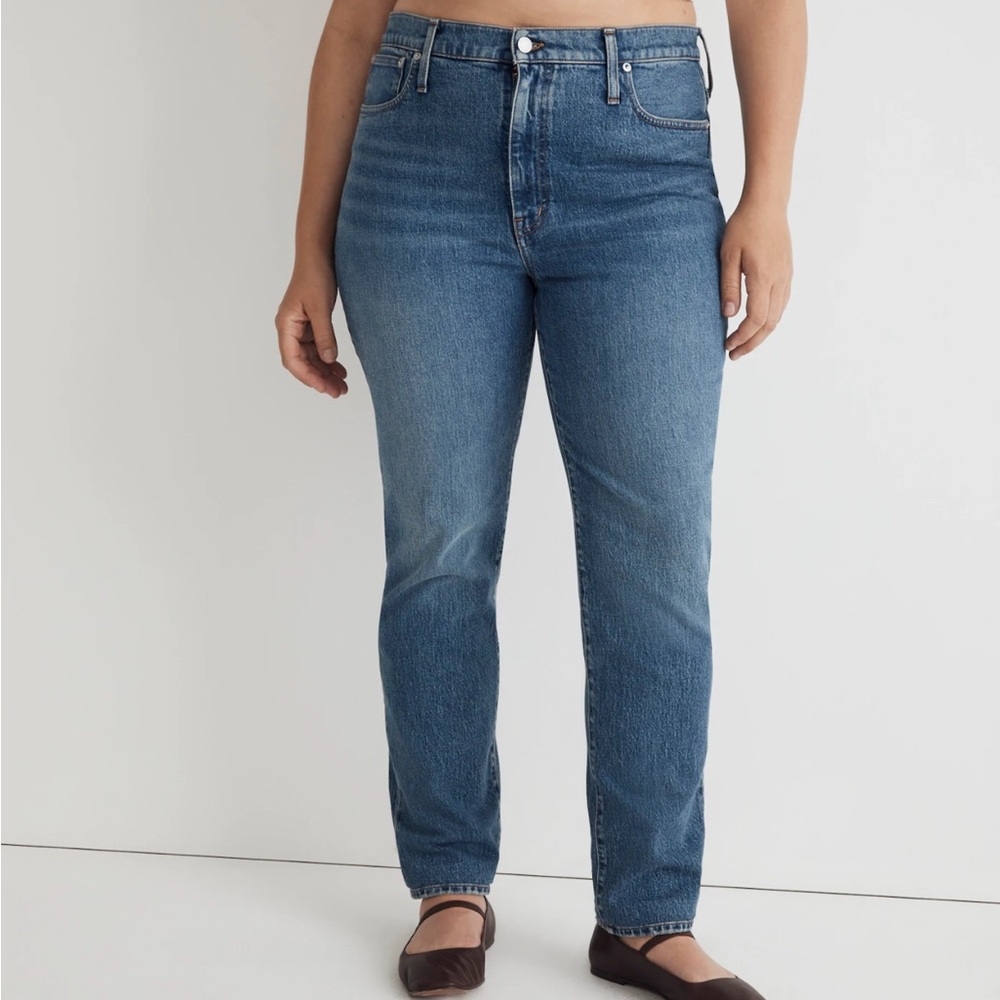 Classic High-Rise Straight Jeans in Medium Blue - Women